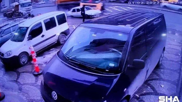 Sultangazi'de feci kaza kamerada: Kıl payı ölümden kurtuldu