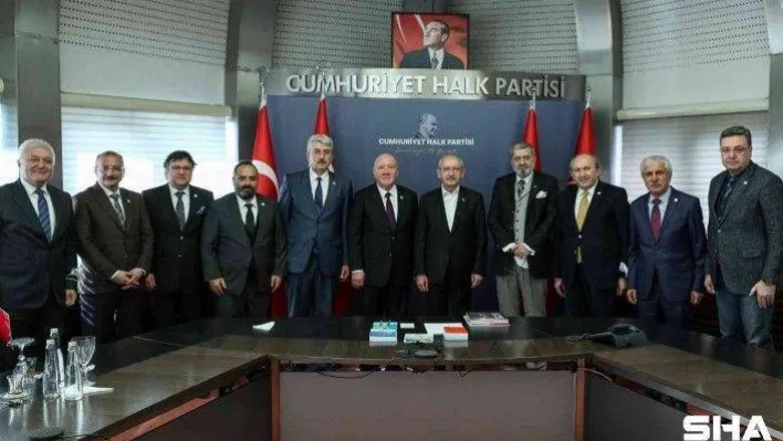 TGK, medyanın sorunları raporunu CHP Lideri Kılıçdaroğlu'na sundu