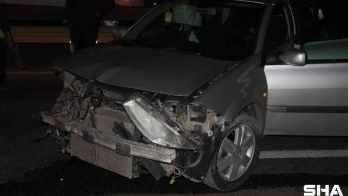 Tır ile otomobil çarpıştı, trafik felç oldu