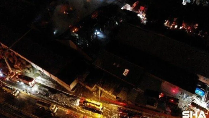 Tuzla'daki fabrika yangını 3 buçuk saatlik çalışma ile kontrol altına alındı