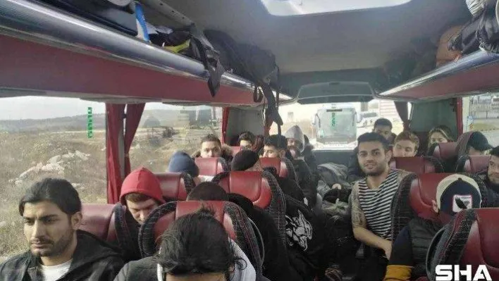 Ukrayna'dan gelen Türkler otobüsün içinde İHA'ya konuştu