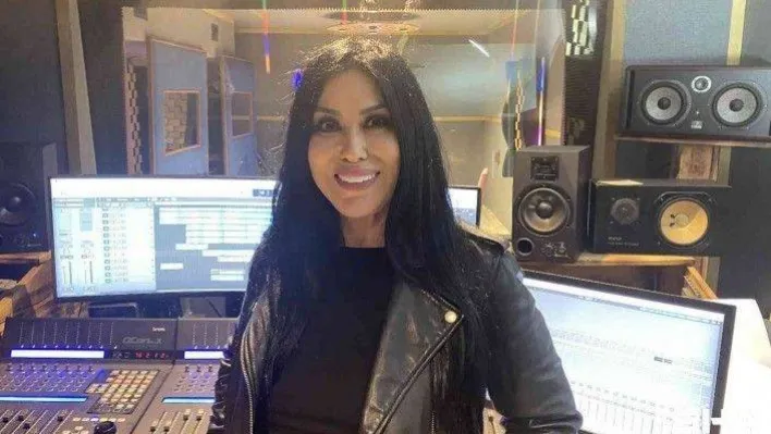 Ünlü türkücü Nur Ertürk yeni tekli parçası için çalışmalara başladı