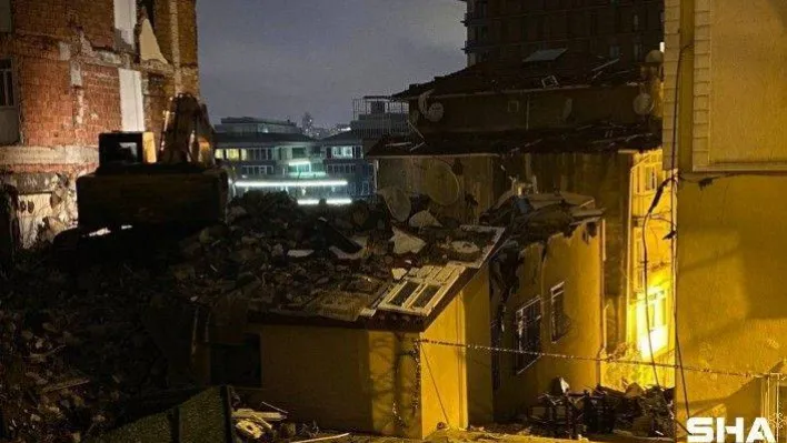 Üsküdar'da patlama yaşanan bina iş makinalarıyla yıkıldı