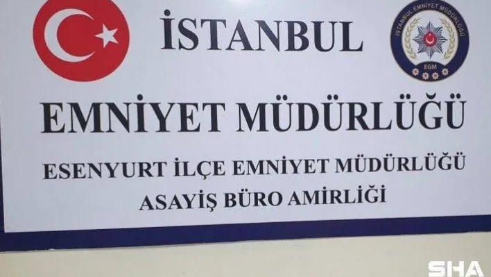 Uyuşturucu satıcıları silah zoruyla iki kişiyi rehin aldı, birde o anların videosunu çekti