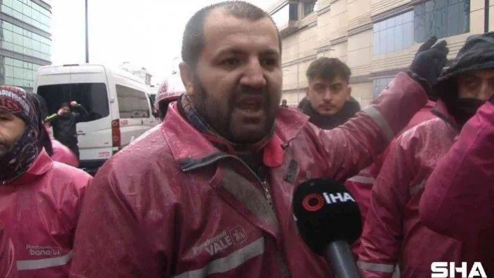 Yemek Sepeti kuryelerinden şirket binası önünde eylem: Yüzlerce kurye kontak kapattı