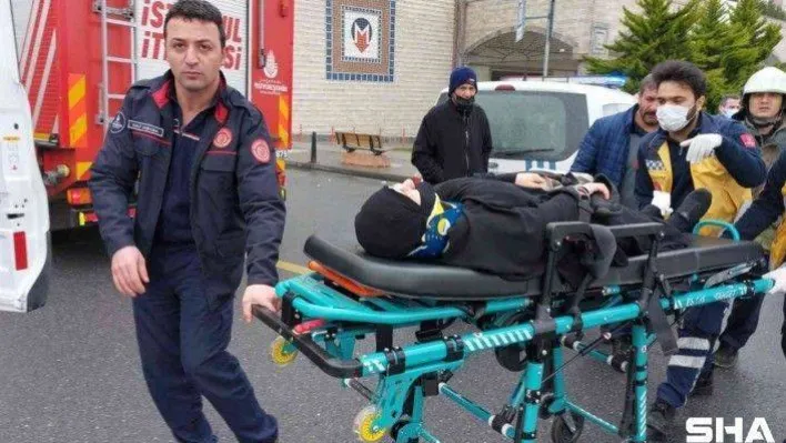 Yolcu otobüsü durakta kadına ve çocuğa çarptı: 2 yaralı