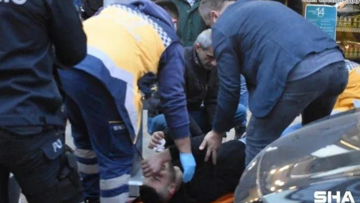 Yolda yürüyen iki arkadaşı bıçaklayarak kayıplara karıştı