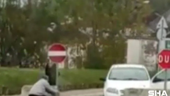 Yüzlerce kilo ağırlığındaki beton bariyeri böyle ittiler