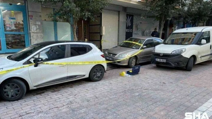 Zeytinburnu'nda sokak ortasında silahlı saldırı kamerada