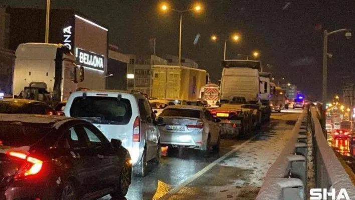 13 aracın karıştığı trafik kazasında yol, 1 saat sonra trafiğe açıldı