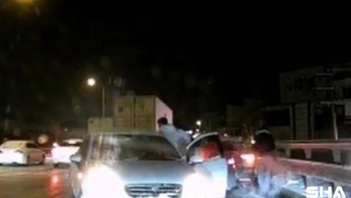 13 aracın karıştığı zincirleme kaza kameralara yansıdı