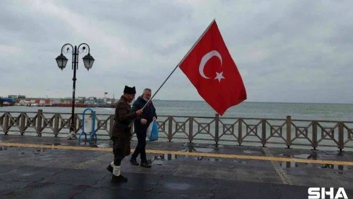 4 yıldır Türk bayrağıyla Çanakkale'ye yürüyor