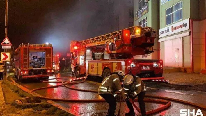 Beylikdüzü'nde bir çelik kapı imalathanesinde yangın çıktı