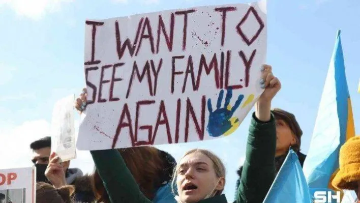 Beyoğlu'nda Ukraynalılar Rusya'yı bir kez daha protesto etti