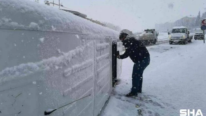 Bursa'da işçi servisi devrildi, 3 kişi yaralandı