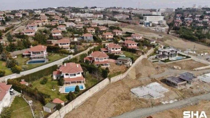 Büyükçekmece'de inşaat nedeniyle kayan milyonluk villalarda son durum havadan görüntülendi