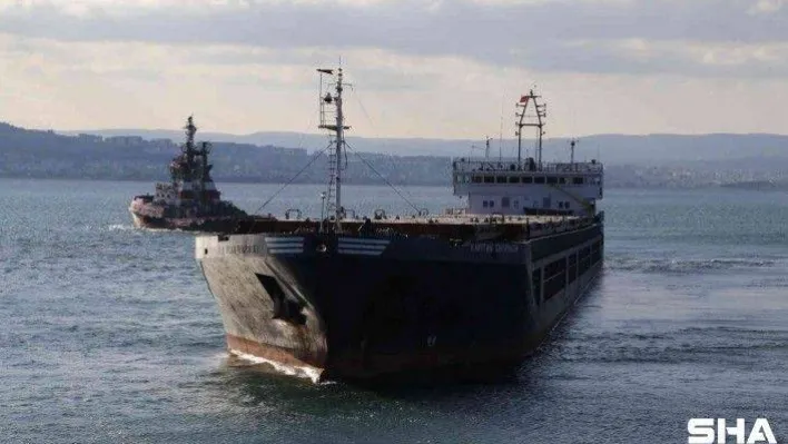 Çanakkale Boğazı'nda karaya oturan gemi kurtarıldı