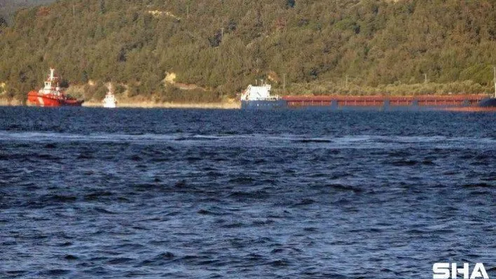 Çanakkale Boğazı'nda karaya oturan geminin kurtarma çalışmaları sürüyor