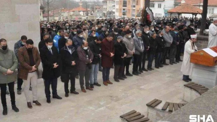 Çatıdan düşüp hayatını kaybeden çiftçi, son yolculuğuna uğurlandı