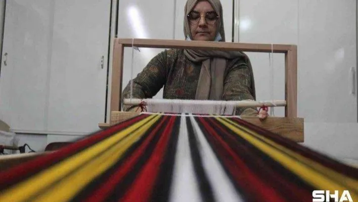 Çöpe atılan malzemeler kadınların elinde sanat eserine dönüşüyor