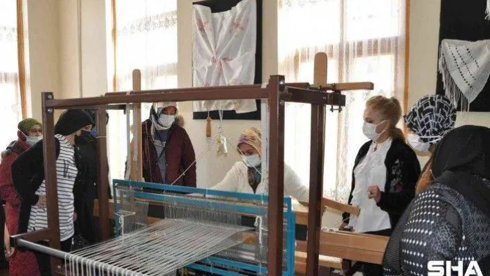 Erdemir, Elpek Bezi eğitimini tamamlayan kadınlara sertifikalarını dağıttı