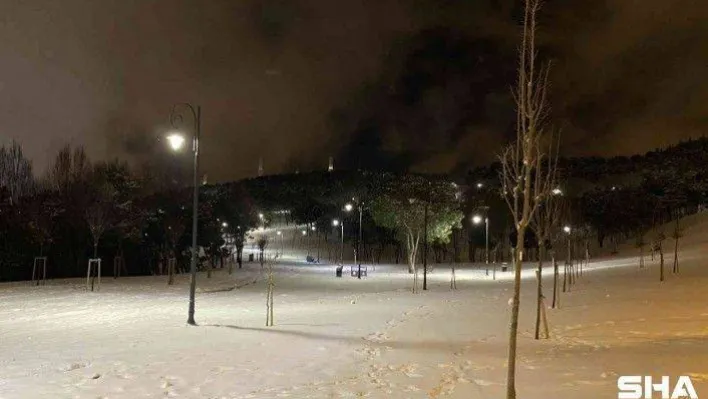 İstanbul Anadolu yakasında sabah saatlerinde kar yağışı etkili oldu