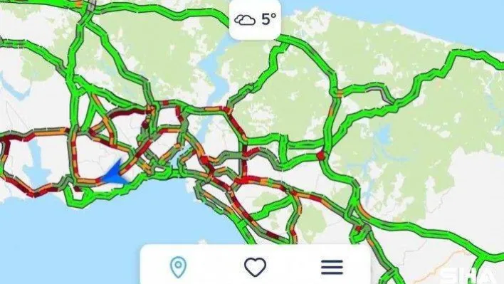 İstanbul güne yağmurla uyandı, kent genelinde trafik hareketliliği yaşandı