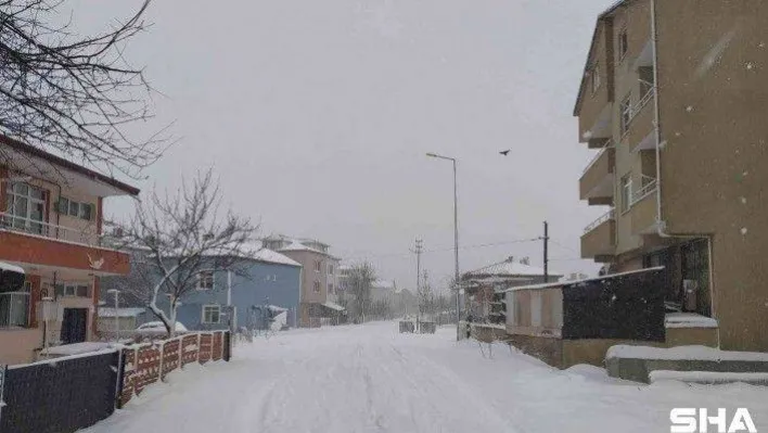 İstanbul'da beklenen kar fırtınası Tekirdağ'ın bazı ilçelerini vurdu: Lapa lapa kar yağıyor