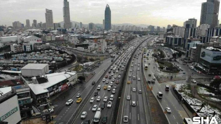 İstanbul'da kar geride kaldı, trafik yüzde 60'ı buldu