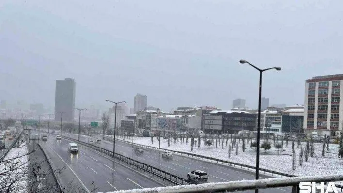 İstanbul'da kar yağışı aralıklarla etkisini sürdürüyor