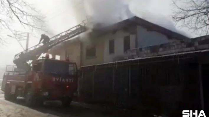 İtfaiyenin zamanında müdahalesi evi küle dönmekten kurtardı