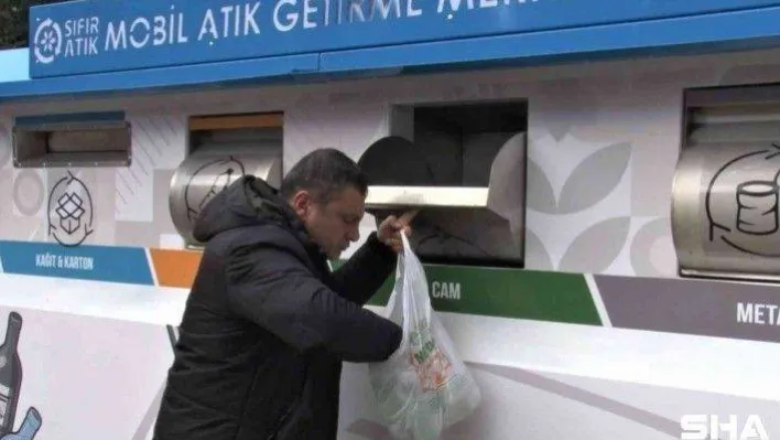Kadıköy'de atık dönüşümü için 23 noktaya Mobil Atık Getirme Merkezi kuruldu
