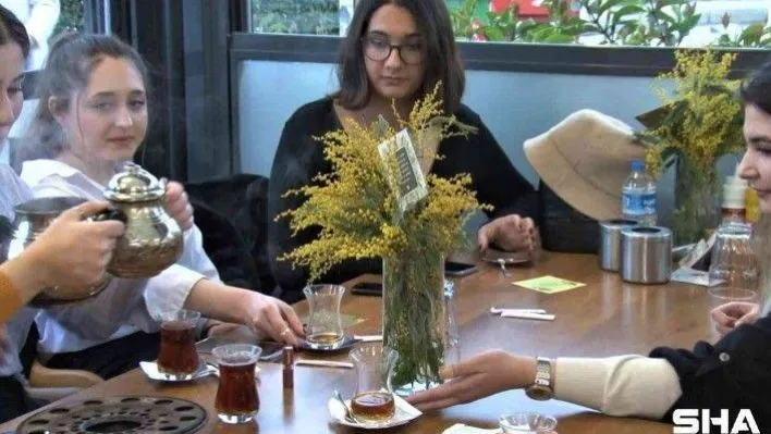 Kadıköy'de kebapçıdan Dünya Kadınlar Günü  'kadınları ayrıştırmıyoruz' konseptiyle  karşıladı