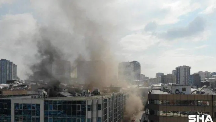 Kadıköy'de, plazada korkutan yangın