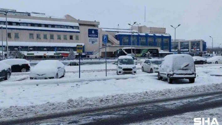 Kar ulaşımı da vurdu: Şehirlerarası otobüs seferleri iptal edildi