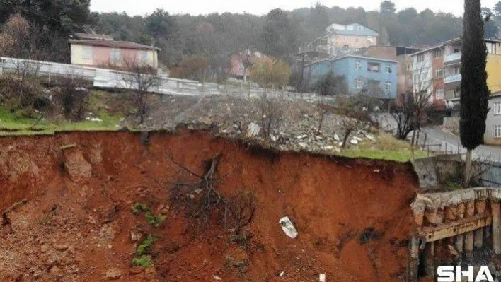 Kartal'da şiddetli yağış inşaatta toprak kaymasına neden oldu