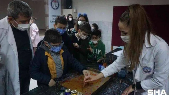 Öğrenciler, unutulmaya yüz tutmuş ebru sanatını öğrendi