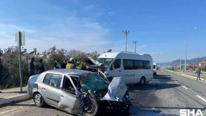 Otomobil minibüs ile çarpıştı: 1 ölü, 5 yaralı