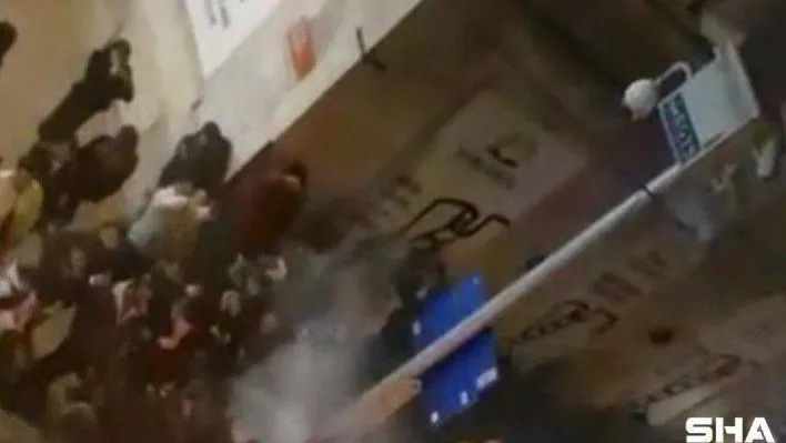 (Özel) Galata Kulesi Meydanı'nda yol kapatan, dans edip meşale yakan magandalar kamerada