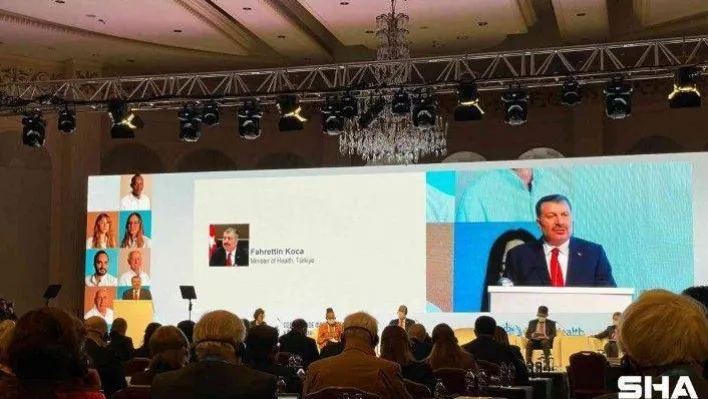 Sağlık Bakanı Fahrettin Koca, 'Pasaportuna göre göçmenlere politika belirlemek bu yüzyılın tedbir kisvesine bürünmüş ırkçılığıdır'