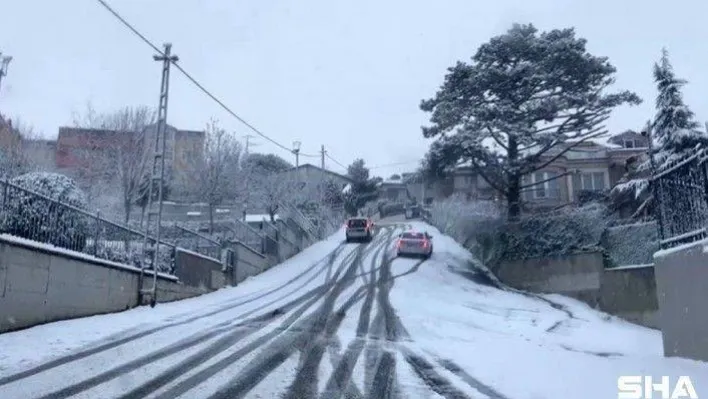 Sarıyer'de lapa lapa kar yağışı