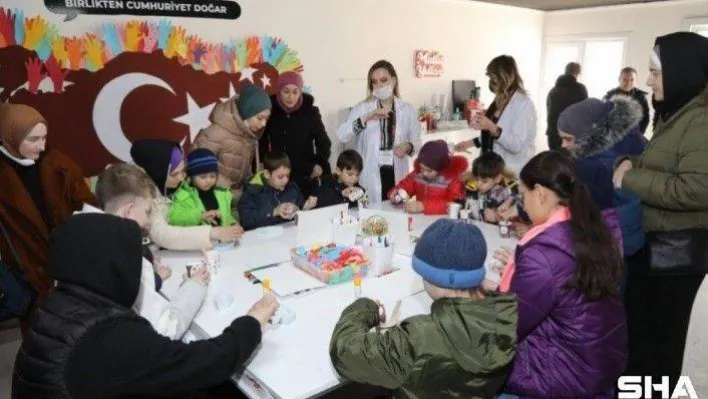 Savaşın göçe zorladığı çocuklar hayallerini resme döktü