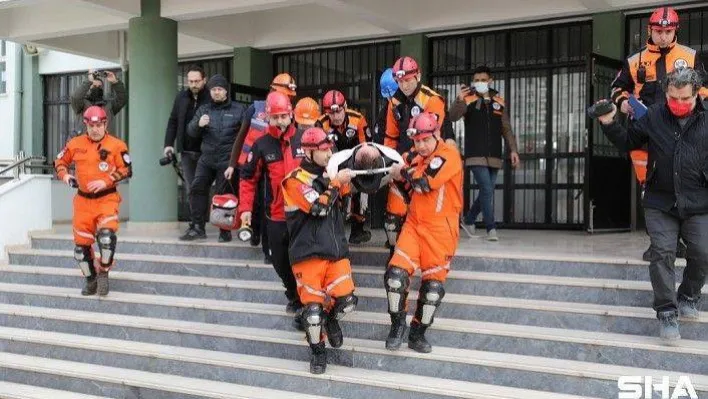 Silivri'deki Okullarda gerçeğini aratmayan deprem tatbikatı