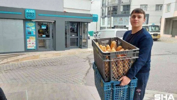 Sokağındaki zincir marketleri dize getirdi: Ekmek 1 TL'ye düştü