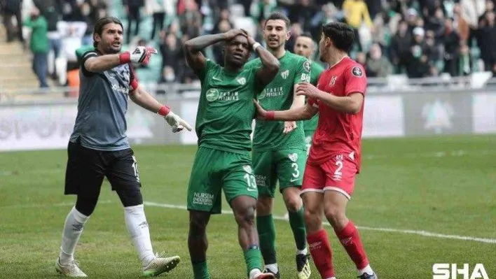 Spor Toto 1. Lig: Bursaspor: 0 - Balıkesirspor: 1 (İlk yarı sonucu)