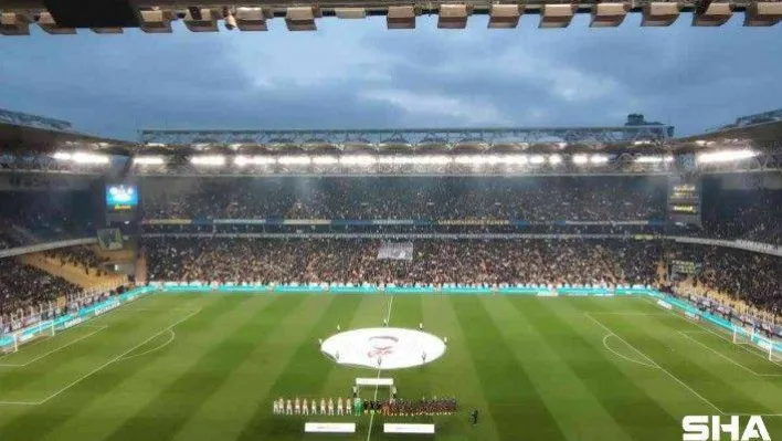 Spor Toto Süper Lig: Fenerbahçe: 0 - Trabzonspor: 1 (Maç devam ediyor)