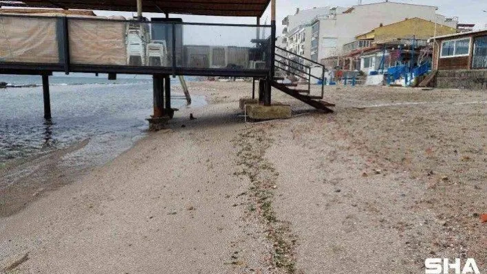 Tekirdağ'da deniz 15 metre çekildi: Kral yolu ortaya çıktı