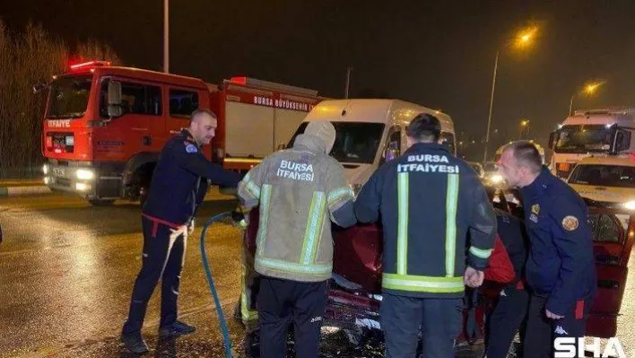 Trafik kazasında yaralı çocuğa yardım eli güvenlik görevlisinden.. Ambulans gelene kadar başından ayrılmadı