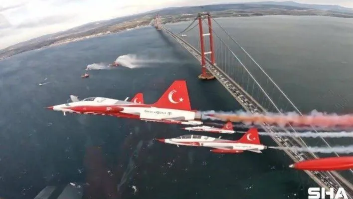 Türk Yıldızları'nın 1915 Çanakkale Köprüsü'nün üzerinde yaptıkları nefes kesen gösterisi kokpit kamerası ile kayda alındı