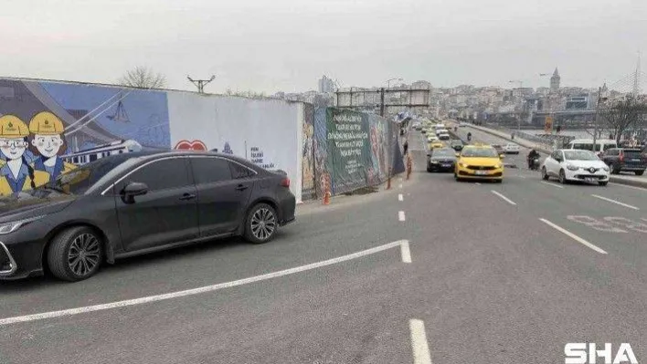 Unkapanı'ndaki tramvay alt geçit çalışması yayaları tehlikeye ayıyor
